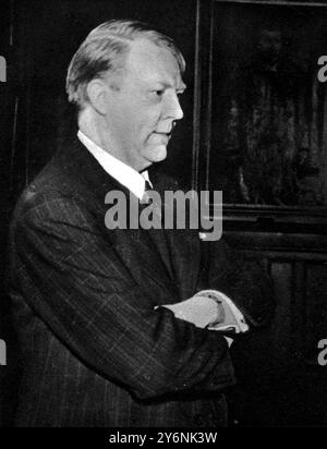 Der ursprüngliche Quisling, Major Vidkun Quisling von Norwegen Premierminister des besetzten Norwegen und Führer der Nazi-Partei in Norwegen Dezember 1942 ©2004 Topfoto Quisling, Vidkun Abraham Lauritz Jonsson norwegischer faschistischer Politiker und Verräter; Premierminister Norwegens 1942-1945 als Marionette der deutschen Nazi-Regierung  1887-1945 Stockfoto