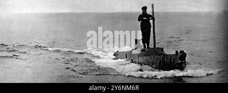 Britains Midget-U-Boote, ähnlich denen, die diese beschädigten, sind die ersten Bilder von Britains Midget-U-Booten, die veröffentlicht wurden. Februar 1944 ©2004 Topfoto Stockfoto