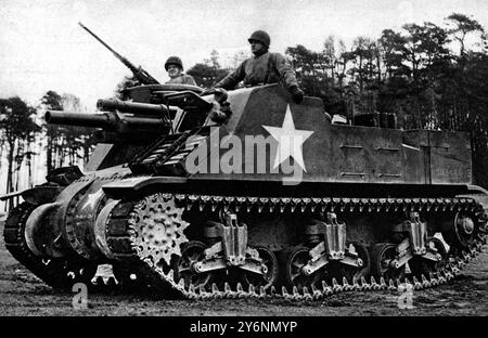 Ein gewaltiger verbündeter Panzerjäger, die 105 mm selbstfahrende Priest-Kanone, die viele von Rommels Panzern zerschlug. In England während der Ausbildung der US-Truppen. März 1943 ©2004 Topfoto Stockfoto