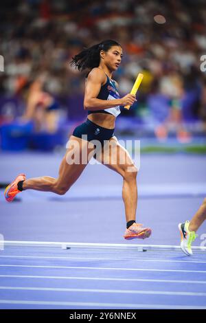 Nicole Yeargin nimmt an der 4X400 Meter Staffel bei den Olympischen Spielen 2024 in Paris Teil. Stockfoto