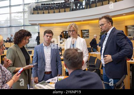 Thüringer Landtag - Konstituierung 8. Wahlperiode 26092024 - konstituierende Plenarsitzung des Thüringer Landtags in Erfurt in der Legislaturperiode ab 2024. Erfurt Thüringer Landtag Thüringen Deutschland *** Thüringer landtag Verfassung 8 Legislaturperiode 26092024 Verfassungsgebende Plenarsitzung des Thüringer landtags in Erfurt in der legislaturperiode 2024 Erfurt Thüringer landtag Thüringen Deutschland 260924 ppb-31 Stockfoto