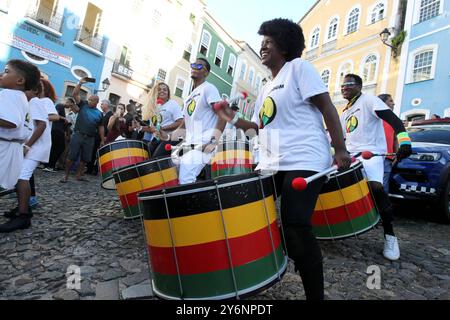 Bandpräsentation salvador, bahia, brasilien - 29. Mai 2023: Mitglieder der Band Olodum treten in Pelourinho auf, dem historischen Zentrum Salvadors. SALVADOR BAHIA BRASILIEN Copyright: XJoaxSouzax 010623JOA0569 Stockfoto