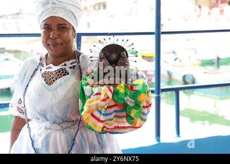 Typische Kleidung aus bahia salvador, bahia, brasilien - 25. september 2024: Frauen tragen typische bahianische Kleidung in der Stadt Salvador. SALVADOR BAHIA BRASILIEN Copyright: XJoaxSouzax 250924JOA023 Stockfoto