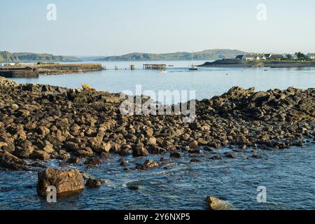 Ellenabeich Village neben Easdale Island, in der Nähe von Oban, Argyll and Bute, Schottland, Großbritannien Stockfoto