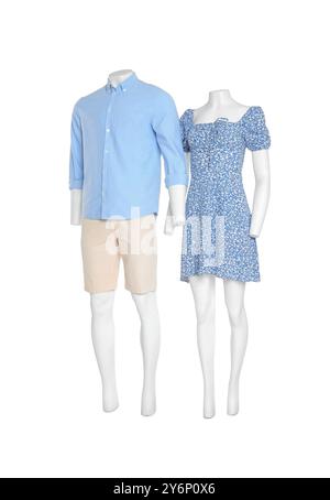 Weibliche und männliche Schaufensterpuppen mit stilvollen Outfits isoliert auf weiß Stockfoto