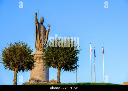 Châtillon-sur-Marne (Nordfrankreich): Statue von Papst Urban II., auch bekannt als Odo von Châtillon oder Otho de Lagery, dem Oberhaupt der katholischen Kirche Stockfoto