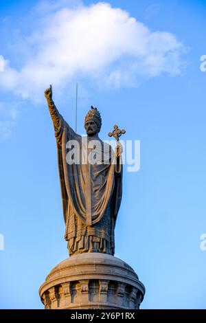 Châtillon-sur-Marne (Nordfrankreich): Statue von Papst Urban II., auch bekannt als Odo von Châtillon oder Otho de Lagery, dem Oberhaupt der katholischen Kirche Stockfoto