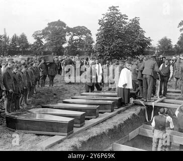 Beerdigung der Zeppelin-Crew in der Potters Bar. 3. Oktober 1916 Stockfoto