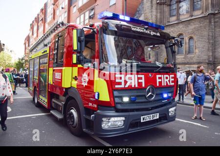 London, Großbritannien. August 2021. Feuerwehrauto der Londoner Feuerwehr im Zentrum von London. Quelle: Vuk Valcic/Alamy Live News Stockfoto