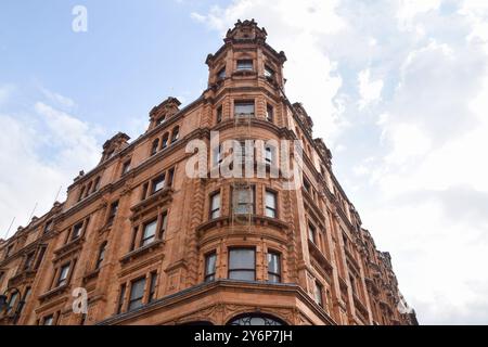 London, Großbritannien. September 2024. Außenansicht von Harrods in Knightsbridge. Quelle: Vuk Valcic/Alamy Stockfoto