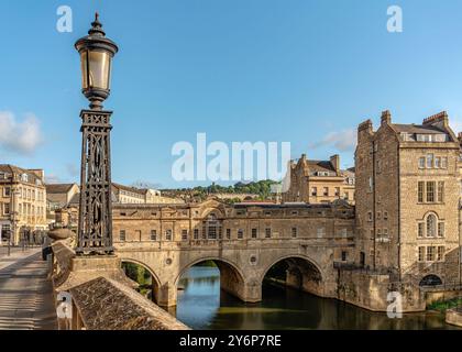 Pulteney Brücke über den Fluss Avon gesehen vom Parade Gardens, Bath, Somerset, England Stockfoto