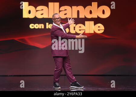 Roma, Latium. September 2024. Rom, Italien. 26. September 2024; Bild links nach rechts, Paolo Belli besucht TV Broadcast Ballando con le stelle photocall, AllShotLive Credit: SIPA USA/Alamy Live News Stockfoto