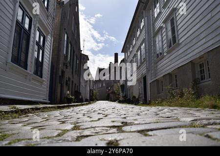 Ein recht gepflasterter Blick auf die Straße in Bergen Stockfoto