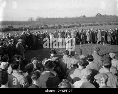 Das Plenum hört Herrn zu. Kent bei einer Demonstration zum Beschneiden. 3. Februar 1948 Stockfoto