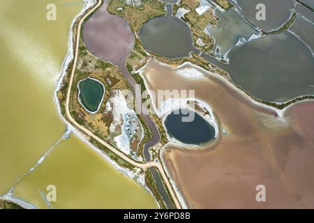 Yancheng, China. September 2024. Der farbenfrohe Salzsee in Yuncheng, China, am 26. September 2024. (Foto: Costfoto/NurPhoto) Credit: NurPhoto SRL/Alamy Live News Stockfoto