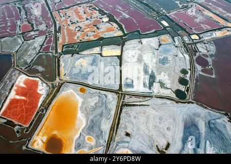 Yancheng, China. September 2024. Der farbenfrohe Salzsee in Yuncheng, China, am 26. September 2024. (Foto: Costfoto/NurPhoto) Credit: NurPhoto SRL/Alamy Live News Stockfoto