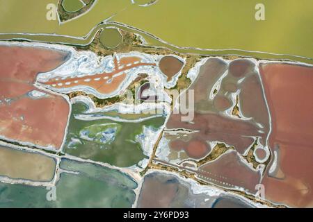 Yancheng, China. September 2024. Der farbenfrohe Salzsee in Yuncheng, China, am 26. September 2024. (Foto: Costfoto/NurPhoto) Credit: NurPhoto SRL/Alamy Live News Stockfoto