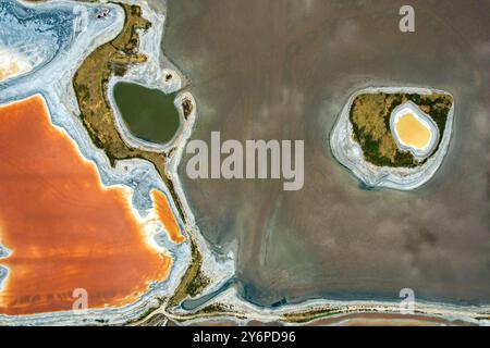 Yancheng, China. September 2024. Der farbenfrohe Salzsee in Yuncheng, China, am 26. September 2024. (Foto: Costfoto/NurPhoto) Credit: NurPhoto SRL/Alamy Live News Stockfoto