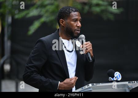 Die New Yorker Staatsanwältin Jumaane Williams nimmt an einer Einweihungszeremonie im Marsha P. Johnson State Park Teil, der sich am East River im Testament befindet Stockfoto