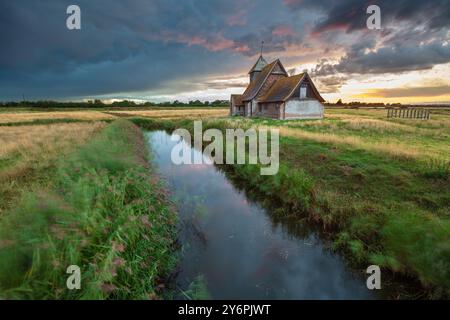 St Thomas Becket Church on Romney Marsh at Sunset, Fairfield, Brookland, Kent, England, Vereinigtes Königreich, Europa Stockfoto