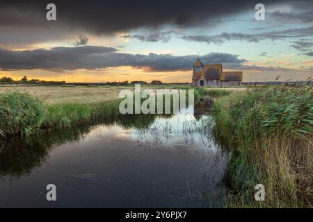 St Thomas Becket Church on Romney Marsh at Sunset, Fairfield, Brookland, Kent, England, Vereinigtes Königreich, Europa Stockfoto