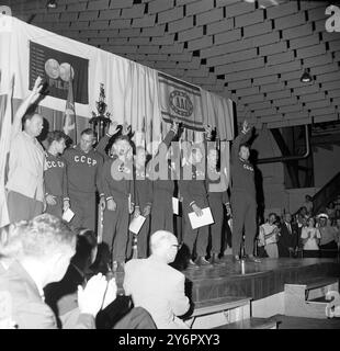 WORLD AMATEUR WRESTLING CHAMIPNSHIPS IN TOLEDO - UDSSR WRESTLING TEAM STEHT AUF DER BÜHNE ; 3. JULI 1962 Stockfoto