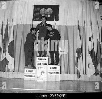 WORLD AMATEUR WRESTLING CHAMIPNSHIPS IN TOLEDO - ADACHIDSE R RADEB B ATIE I PODIUM ; 3. JULI 1962 Stockfoto