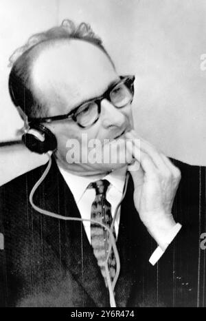 RECHT & ORDNUNG ADOLPH EICHMANN HÖRT DAS TODESURTEIL BEISST LIPPE IN JERUSALEM / ; 29. MAI 1962 Stockfoto