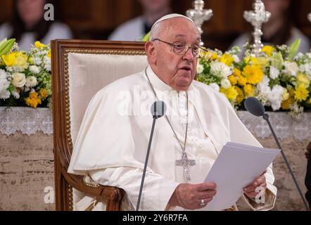 Luxemburg, Luxemburg. September 2024. Papst Franziskus spricht in der Kathedrale Notre Dame. Es ist der erste Besuch eines Papstes in Luxemburg seit fast 40 Jahren. Quelle: Harald Tittel/dpa/Alamy Live News Stockfoto