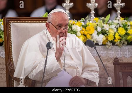 Luxemburg, Luxemburg. September 2024. Papst Franziskus spricht in der Kathedrale Notre Dame. Es ist der erste Besuch eines Papstes in Luxemburg seit fast 40 Jahren. Quelle: Harald Tittel/dpa/Alamy Live News Stockfoto