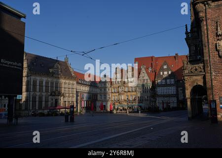 Bremen, Deutschland - 1. September 2024 - der Bremer Marktplatz befindet sich an einem sonnigen Sommermorgen im Zentrum der Hansestadt Bremen Stockfoto