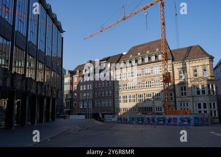 Bremen, Deutschland - 1. September 2024 - der Bremer Marktplatz befindet sich an einem sonnigen Sommermorgen im Zentrum der Hansestadt Bremen Stockfoto