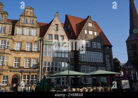 Bremen, Deutschland - 1. September 2024 - der Bremer Marktplatz befindet sich an einem sonnigen Sommermorgen im Zentrum der Hansestadt Bremen Stockfoto