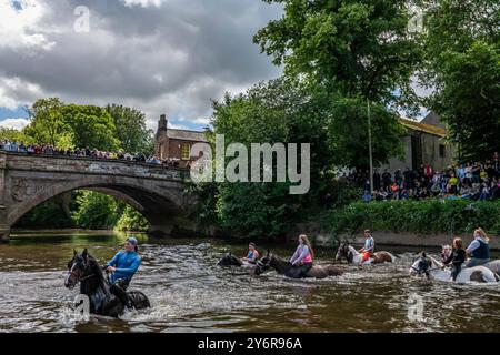 Appleby-in-Westmorland, Cumbria, England, Großbritannien. Juni 2024. 10.000 Reisende, romas und Zigeuner, steigen in die kleine Stadt Appleby in der Eden V Stockfoto