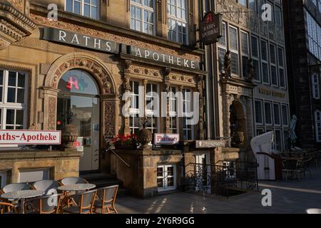 Bremen, Deutschland - 1. September 2024 - der Bremer Marktplatz befindet sich an einem sonnigen Sommermorgen im Zentrum der Hansestadt Bremen Stockfoto