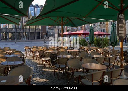 Bremen, Deutschland - 1. September 2024 - der Bremer Marktplatz befindet sich an einem sonnigen Sommermorgen im Zentrum der Hansestadt Bremen Stockfoto