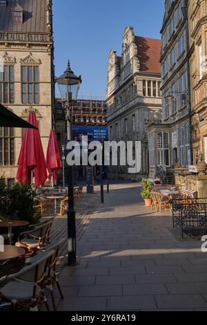 Bremen, Deutschland - 1. September 2024 - der Bremer Marktplatz befindet sich an einem sonnigen Sommermorgen im Zentrum der Hansestadt Bremen Stockfoto