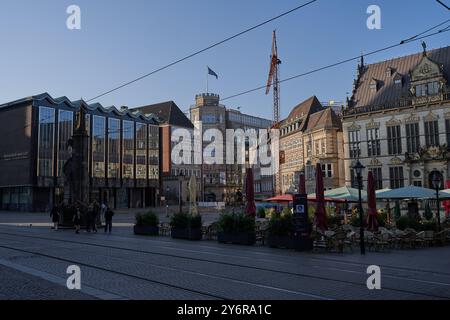 Bremen, Deutschland - 1. September 2024 - der Bremer Marktplatz befindet sich an einem sonnigen Sommermorgen im Zentrum der Hansestadt Bremen Stockfoto