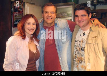 Pop-Sänger Tiffany, Meat Loaf Aday und Adam Cagley am Set drehten 2008 einen Werbespot in Los Angeles. Stockfoto