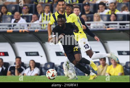 Istanbul, Türkei. September 2024. Fenerbahce Fred und Ousseynou Niang von 22 Union kämpfen um den Ball während eines Fußballspiels zwischen der türkischen Fenerbahce SK und der belgischen Royale Union Saint-Gilloise in Istanbul, Türkei am Donnerstag, den 26. September 2024, am Eröffnungstag der Ligaperiode des UEFA Europa League-Turniers. BELGA PHOTO VIRGINIE LEFOUR Credit: Belga News Agency/Alamy Live News Stockfoto