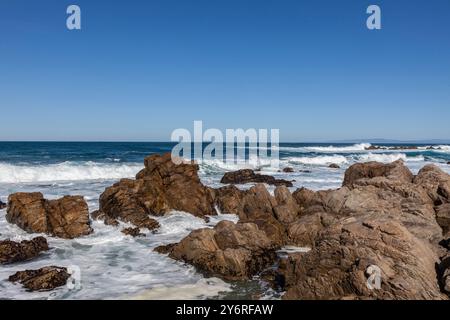 Kalifornische Küste, Wellen auf den Felsen, Pazifik, USA Stockfoto