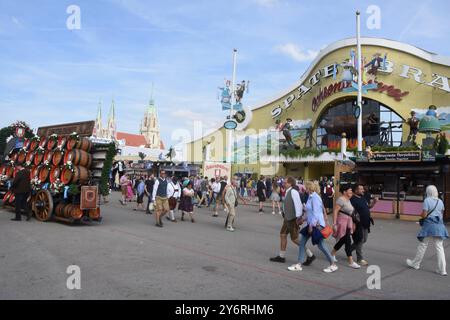 Ochsenbraterei Festzelt München 23.09.24 Theresienwiesn Oktoberfest Festzelt München *** Ochsenbraterei Festzelt München 23 09 24 Theresienwiesn Oktoberfest Festzelt München Stockfoto