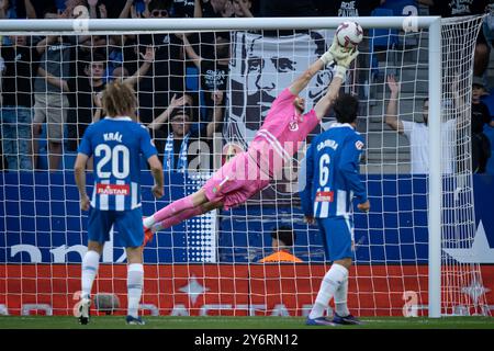 Joan Garcia (RCD Espanyol) spart während eines La Liga EA Sports Matches zwischen RCD Espanyol und Villarreal CF im Stage Front Stadium in Barcelona, Spanien, am 26. September 2024. Foto: Felipe Mondino/Panorama/SIPA USA Stockfoto