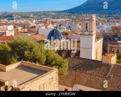 Kirche von Denia an der Costa Blanca in Spanien. Denia, Historische Altstadt. Provinz Alicante in Spanien Stockfoto