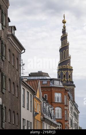 Historische Häuser, Korkenzieher-Turm der Evangelisch-lutherischen Erlöserkirche, vor Frelsers Kirke, Christianshavn, Kopenhagen, den Stockfoto