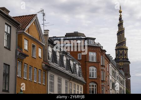 Historische Häuser, Korkenzieher-Turm der Evangelisch-lutherischen Erlöserkirche, vor Frelsers Kirke, Christianshavn, Kopenhagen, den Stockfoto