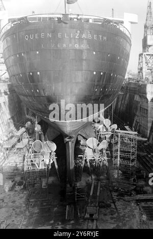 SCHIFFE QUEEN ELIZABETH II. TROCKENDOCK JÄHRLICHE ÜBERHOLUNG SOUTHAMPTON 5. FEBRUAR 1962 Stockfoto