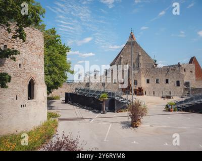 Perchtoldsdorf, Österreich - 22. JULI 2023. Historische Altstadt mit befestigtem Turm, erbaut im 15. Und 16. Jahrhundert. Stadt Perchtoldsdorf, Moedling di Stockfoto