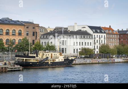 Ausbildungsschiff Navigator, dänische Flagge, Havngade, Inderhavnen oder Innenhafen, Christianshavn, Kopenhagen, Dänemark, Europa Stockfoto