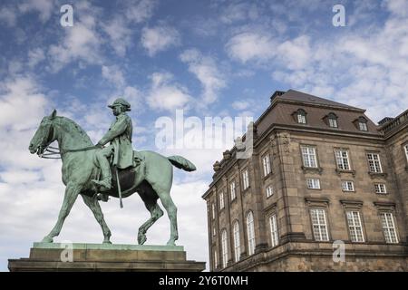 Reiterstatue von Christian IX. Von Anne Marie Carl-Nielsen, Schloss Christiansborg, Sitz des dänischen Parlaments, Kopenhagen, Dänemark, Europa Stockfoto